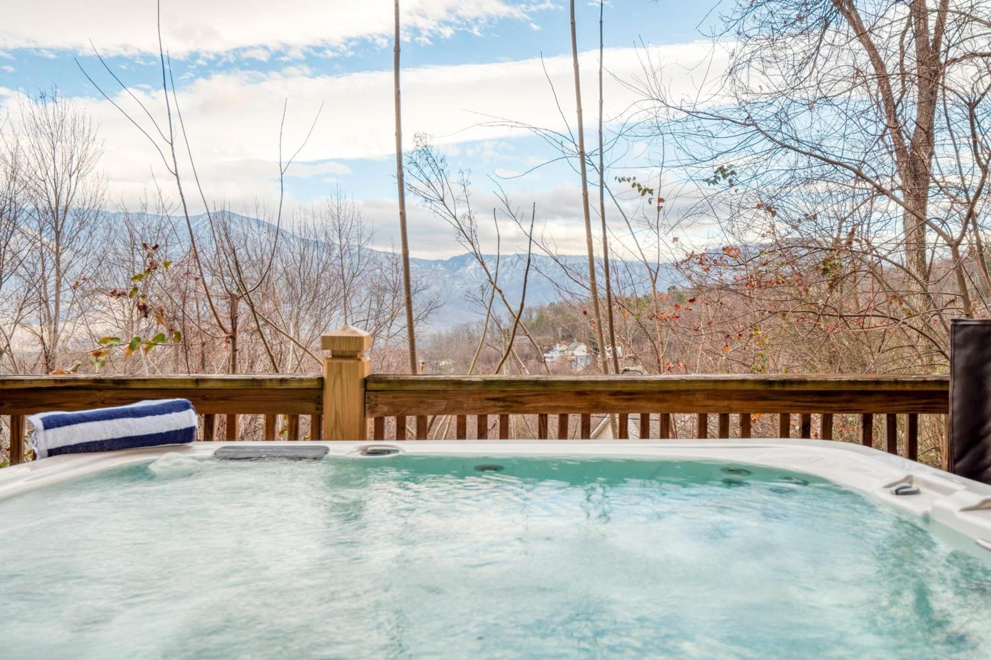 Chestnut By Avantstay Mountain Cabin W Treetop Views Hot Tub Game Room Гатлинбург Экстерьер фото