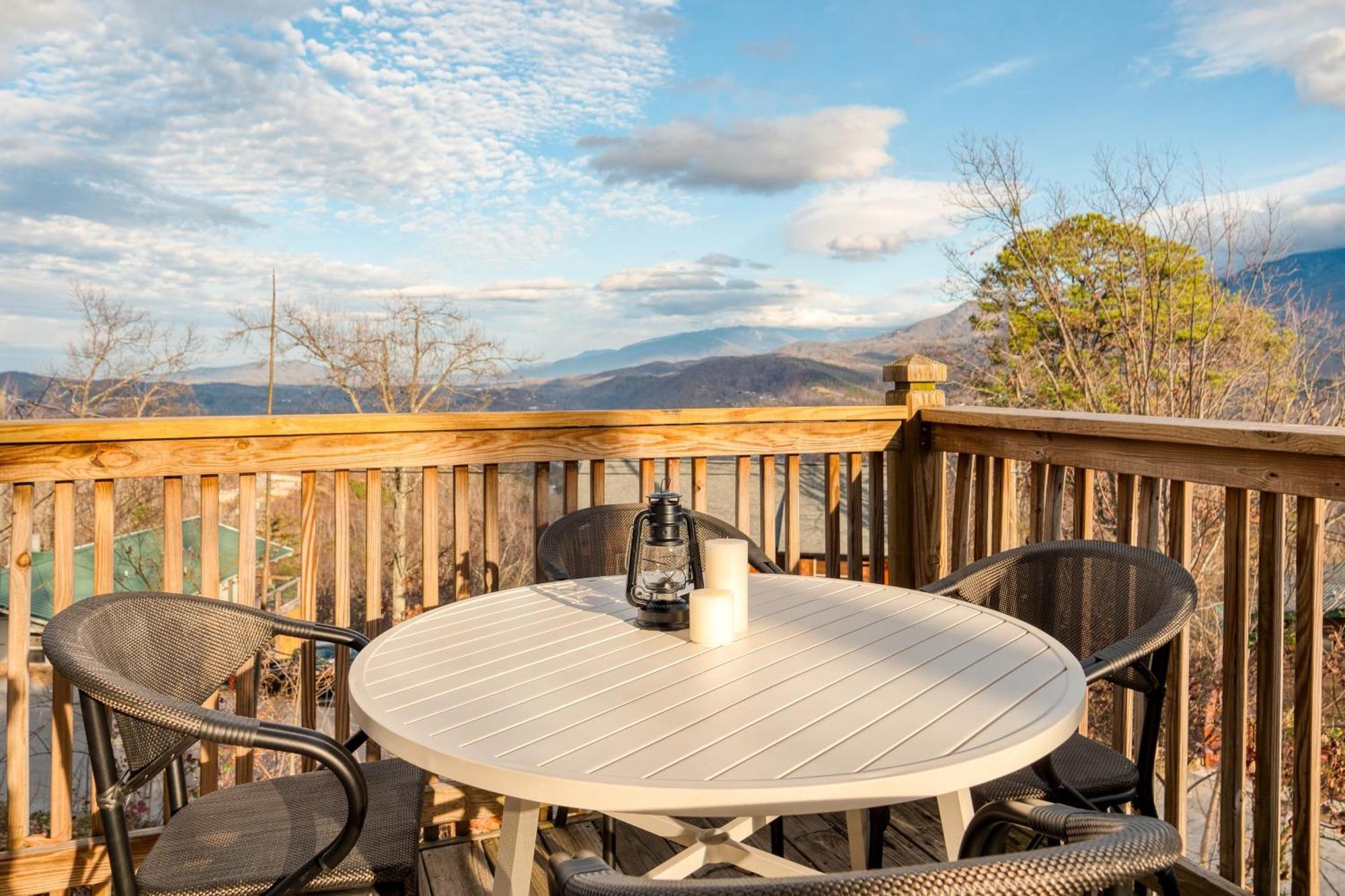Chestnut By Avantstay Mountain Cabin W Treetop Views Hot Tub Game Room Гатлинбург Экстерьер фото
