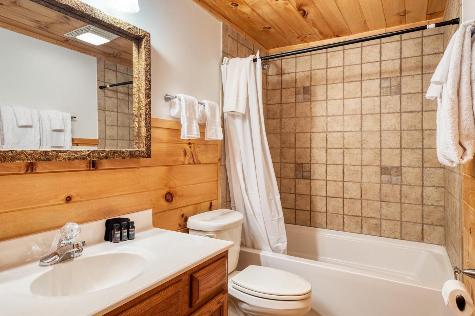Chestnut By Avantstay Mountain Cabin W Treetop Views Hot Tub Game Room Гатлинбург Экстерьер фото