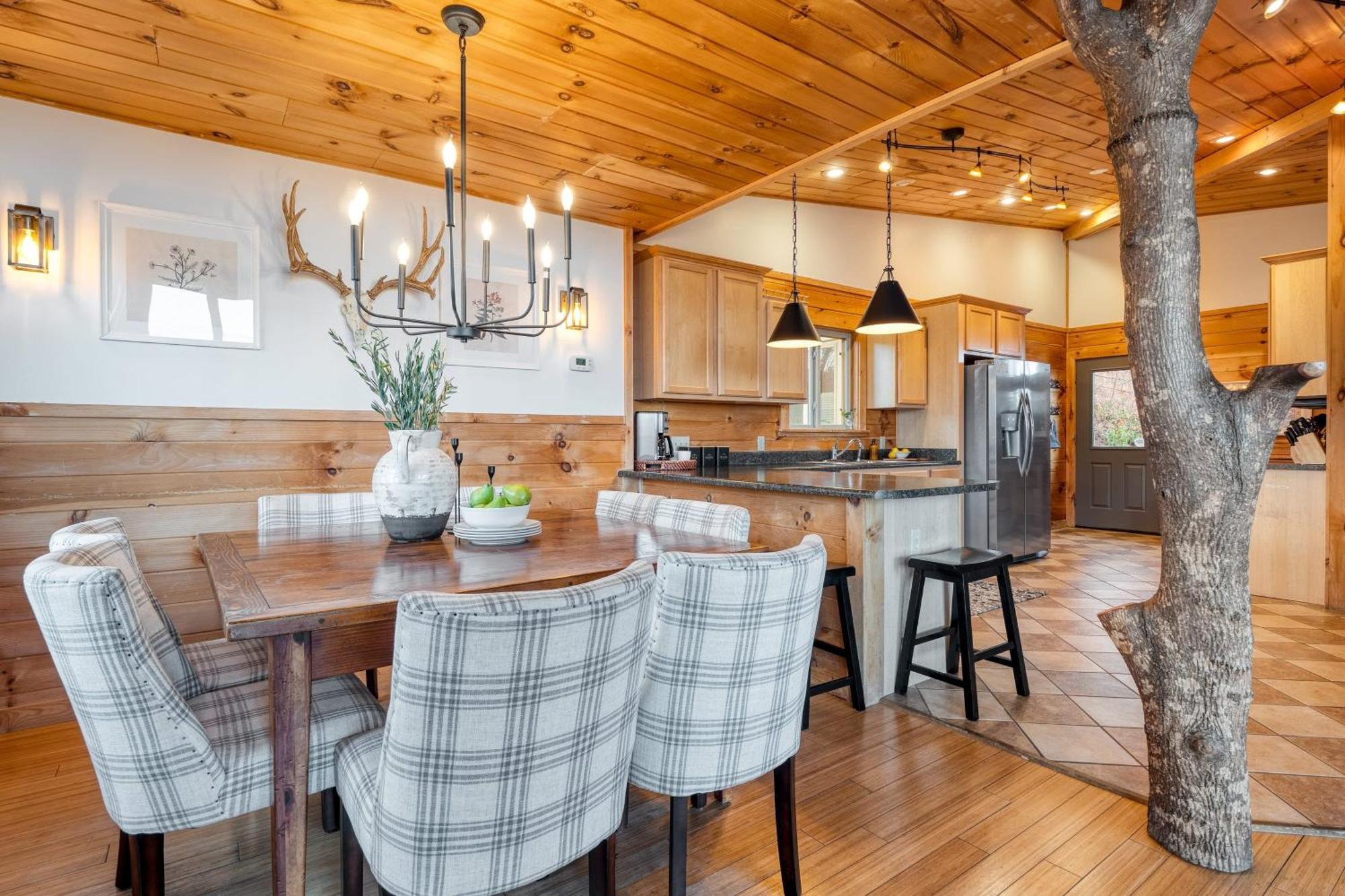 Chestnut By Avantstay Mountain Cabin W Treetop Views Hot Tub Game Room Гатлинбург Экстерьер фото