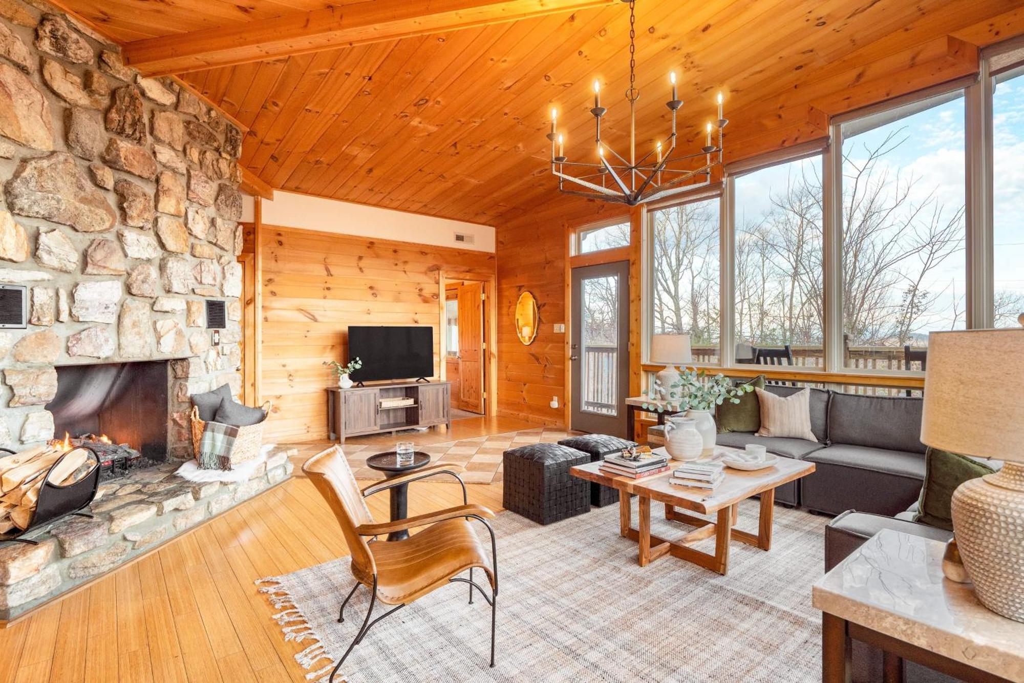 Chestnut By Avantstay Mountain Cabin W Treetop Views Hot Tub Game Room Гатлинбург Экстерьер фото