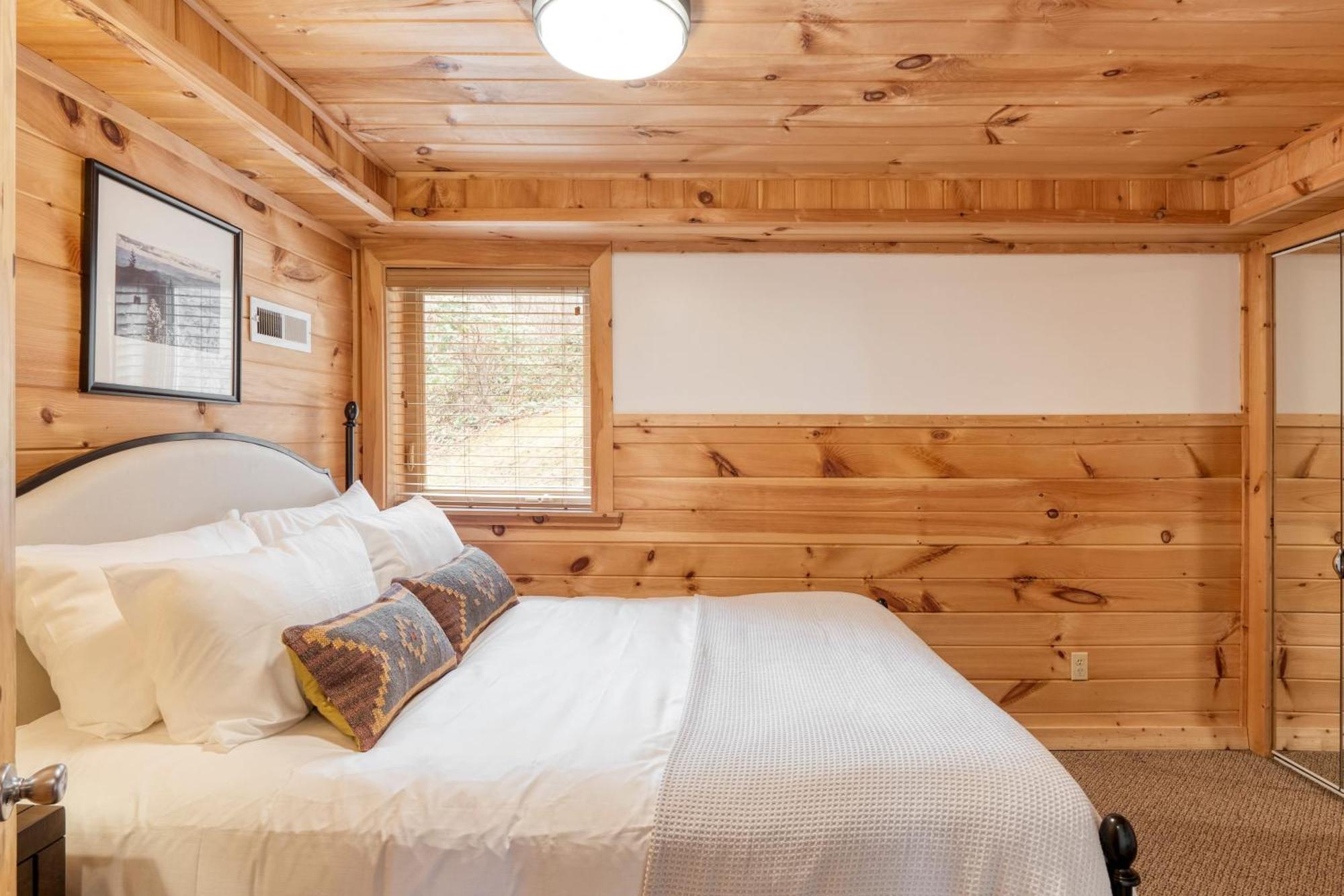 Chestnut By Avantstay Mountain Cabin W Treetop Views Hot Tub Game Room Гатлинбург Экстерьер фото